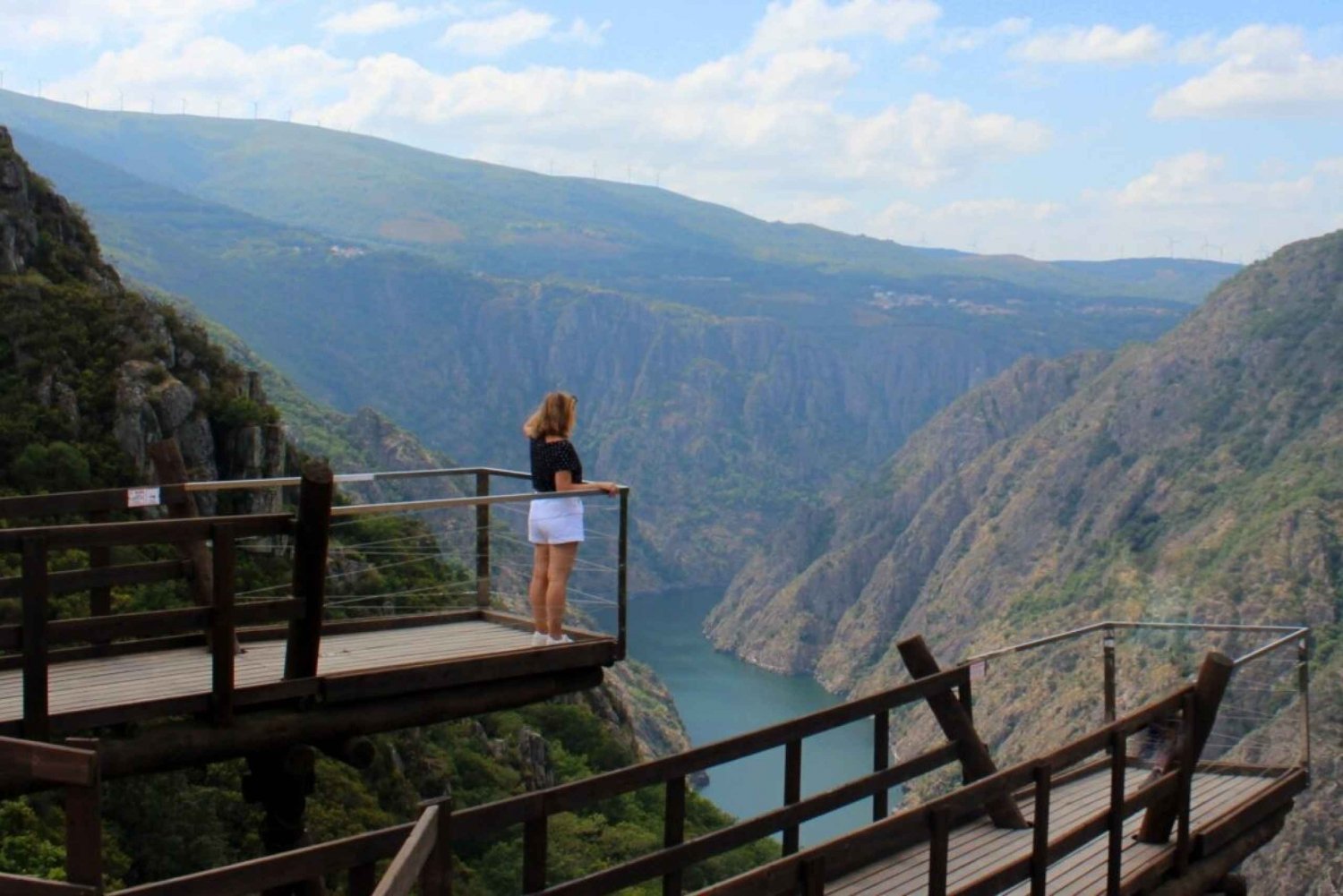 Depuis Santiago : Visite de la Ribeira Sacra et excursion en bateau