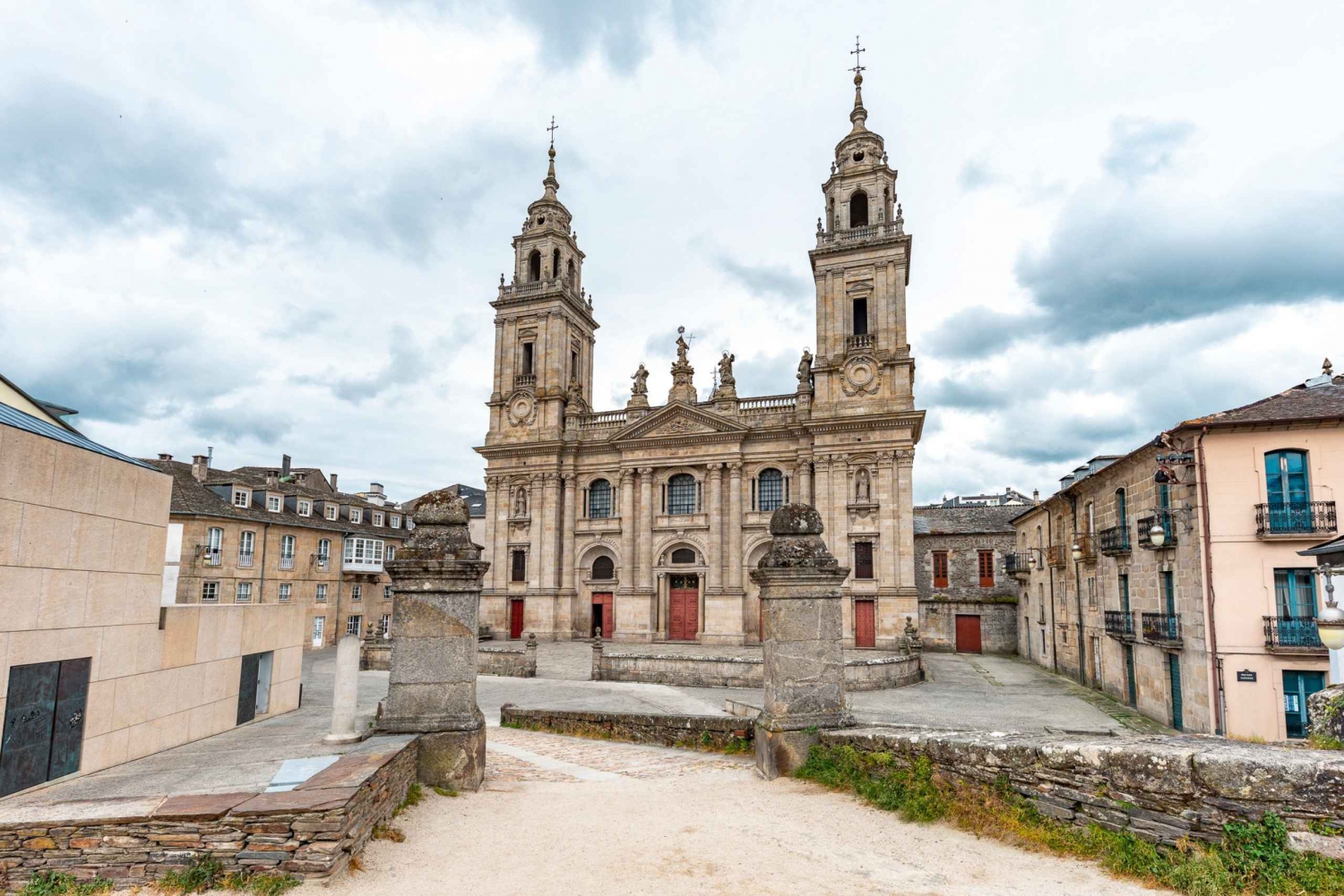 Lugo: St. Mary's Cathedral Guided Tour 'Walk in the clouds'