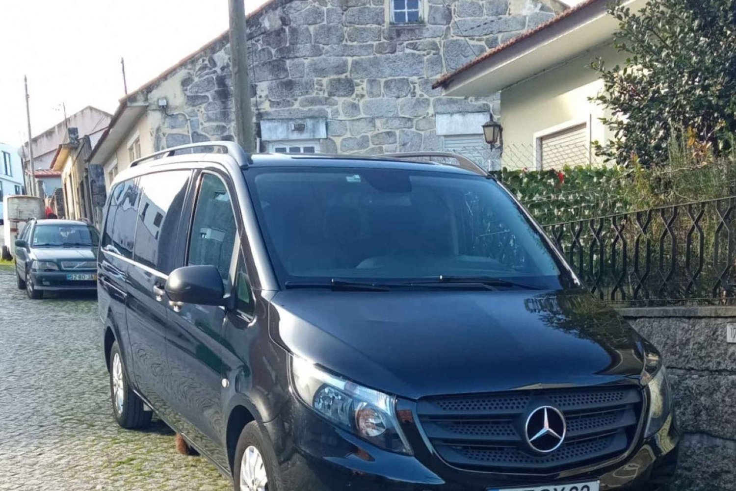 Oporto Airport: Private Transfer to Santiago de Compostela