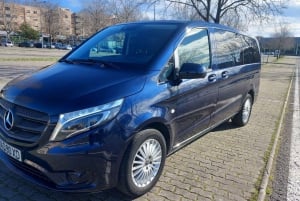 Oporto Airport: Private Transfer to Santiago de Compostela