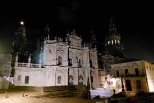 Santiago de Compostela: Terra de Lendas e Meigas Tour Noturno