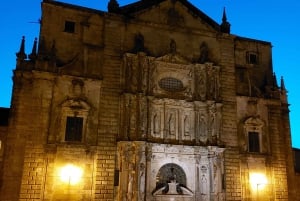 サンティアゴ デ コンポステーラ : 伝説の国とメイガス ナイト ツアー