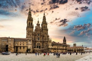 Porto: Trip to Santiago Compostela with up to 3 stops on way