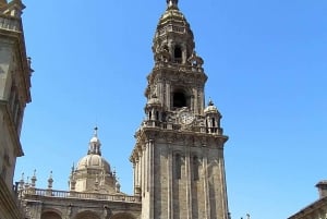 Matkusta kohteesta Porto kohteeseen Santiago Compostela jopa 3 pysähdyksellä.