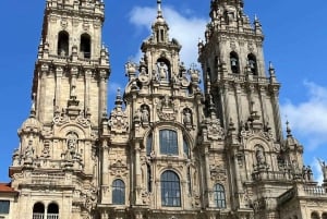 Matkusta kohteesta Porto kohteeseen Santiago Compostela jopa 3 pysähdyksellä.