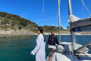 Vigo: Cíes Islands Sailboat Excursion with Skipper