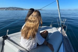 Vigo: Cíes Islands Sailboat Excursion with Skipper