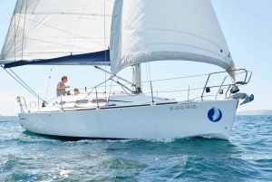 Vigo: Cíes Islands Sailboat Excursion with Skipper