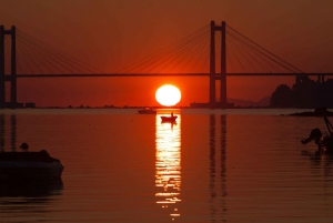 Vigo: Private Sailing Cruise for 2 with Dinner and Wine