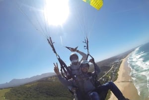 Eventyrlig tandem-paragliding-flyvning