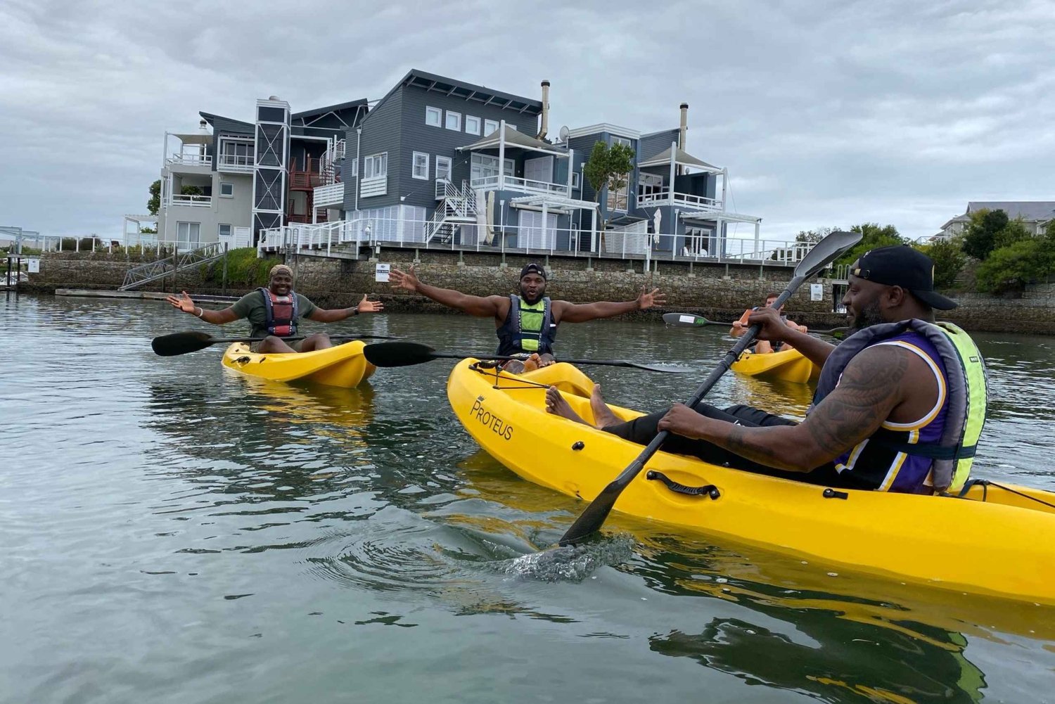 クニスナ カヤック レンタル