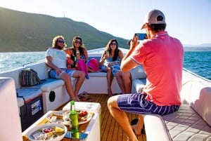 Knysna: Luxe boottocht bij zonsondergang met barbecue van de kapitein