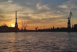 Gdańsk: Motława River Eco Cruise at Sunset with Prosecco