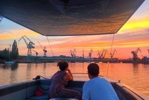 Gdańsk: Motława River Eco Cruise at Sunset with Prosecco