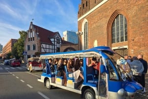 Gdansk:Gdansk Shipyard with Gradowa Hill by Golf cart
