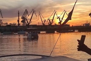 Gdańsk: Motława River Eco Cruise at Sunset with Prosecco