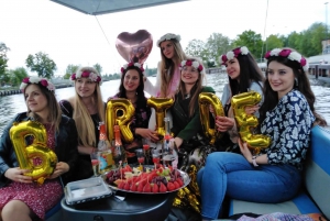 Gdańsk: Private Electric Boat Cruise on the Motława River