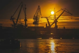 Gdańsk: Auringonlaskun risteily historiallisella puolalaisella veneellä