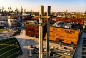 Retro Car Tour: Gdansk Viewpoint, Shipyard, Hidden Gems