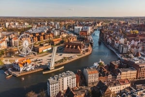 Retro Car Tour: Gdansk Viewpoint, Shipyard, Hidden Gems