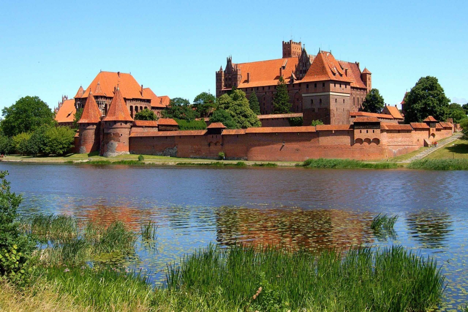 Malbork Castle: 6-Hour Private Tour to the Largest Castle