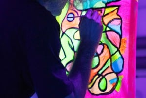 Neon Paint – Peinture et vin dans l'obscurité à Gdańsk !
