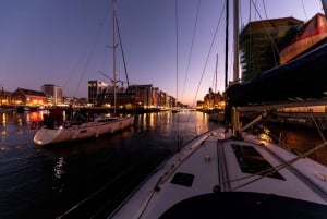 Gdansk: Scenic Nighttime Yacht Cruise with Glass of Prosecco