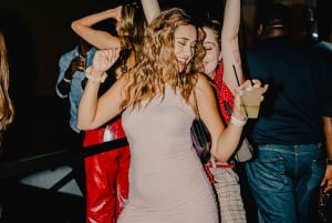 Nachtclubentree in Gdansk Bunkier met een welkomstshot
