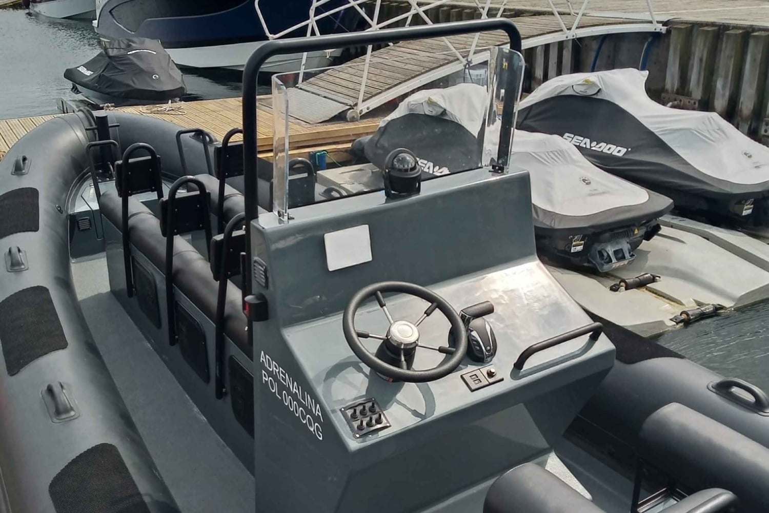 Um dos barcos mais rápidos da Baía de Gdańsk. Você deve conferir! em Sopot