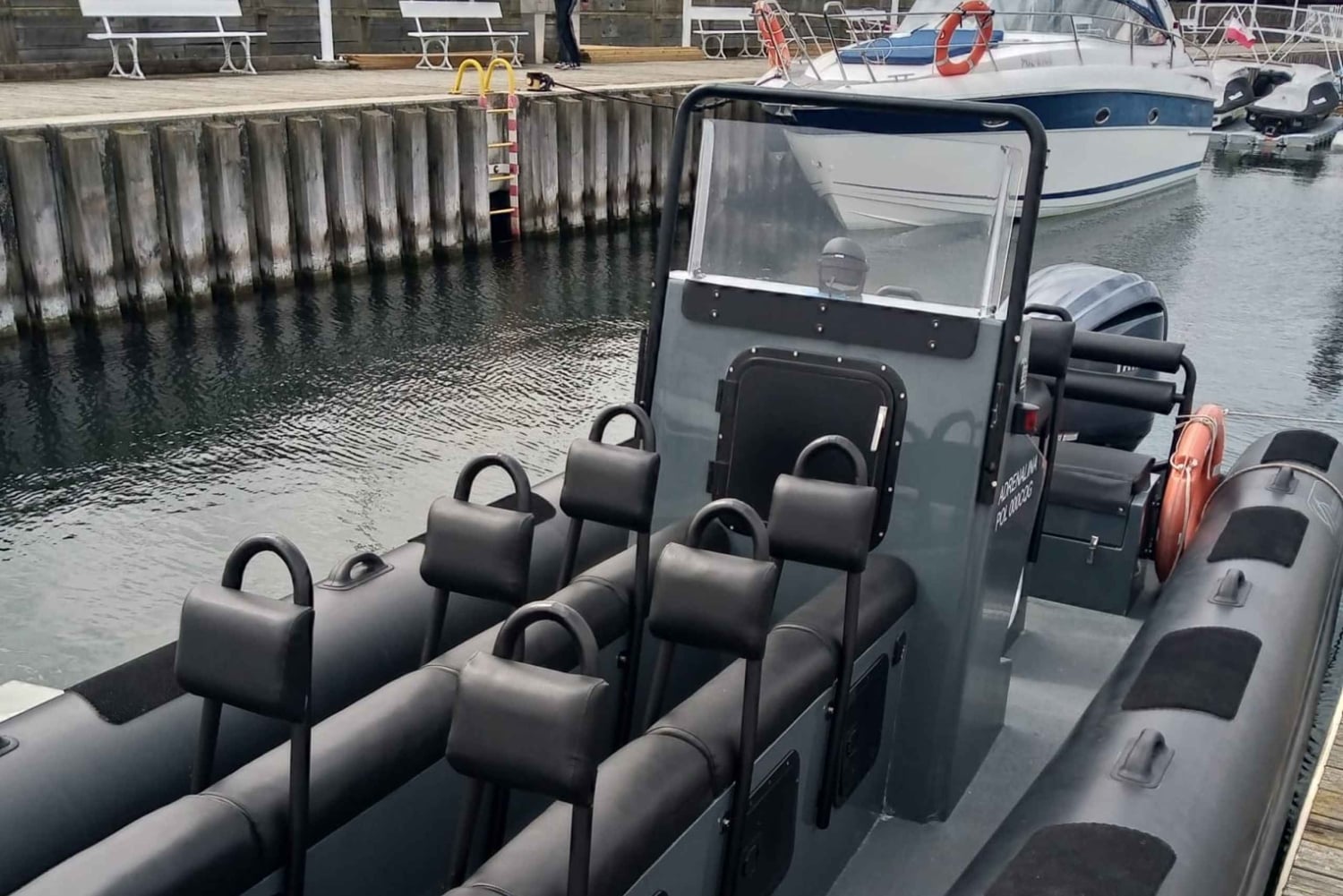 Um dos barcos mais rápidos da Baía de Gdańsk. Você deve conferir! em Sopot