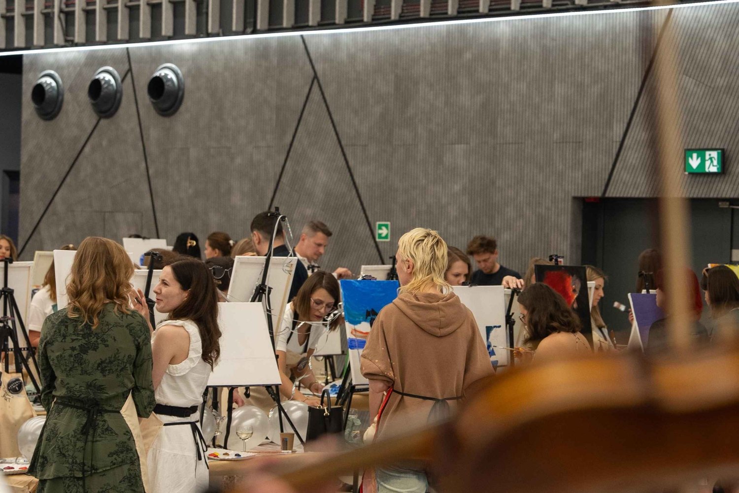 Painting and wine with live concert in Gdańsk!