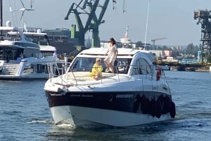 Crociera privata su uno yacht a motore di lusso