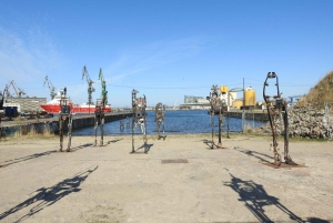Retro Car Tour: Gdansk Viewpoint, Shipyard, Hidden Gems