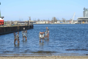 Retro Car Tour: Gdansk Viewpoint, Shipyard, Hidden Gems