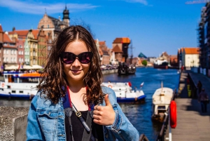 Retro Car Tour: Gdansk Viewpoint, Shipyard, Hidden Gems