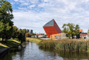 Retro Car Tour: Gdansk Viewpoint, Shipyard, Hidden Gems