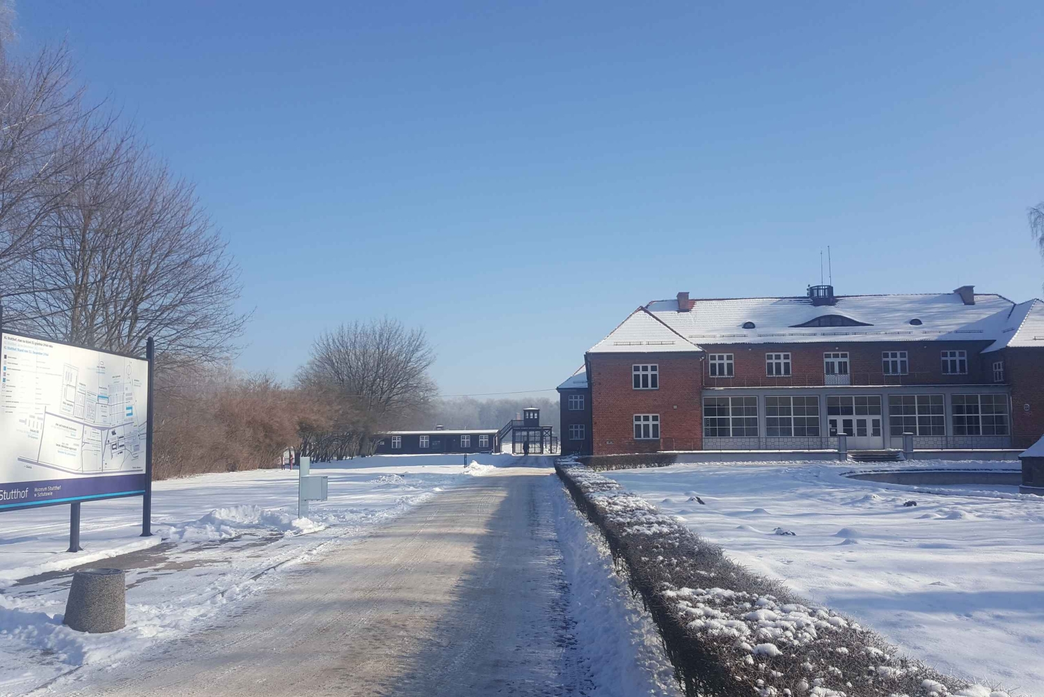 シュトゥットホーフ強制収容所とヴェステルプラッテ：プライベートツアー