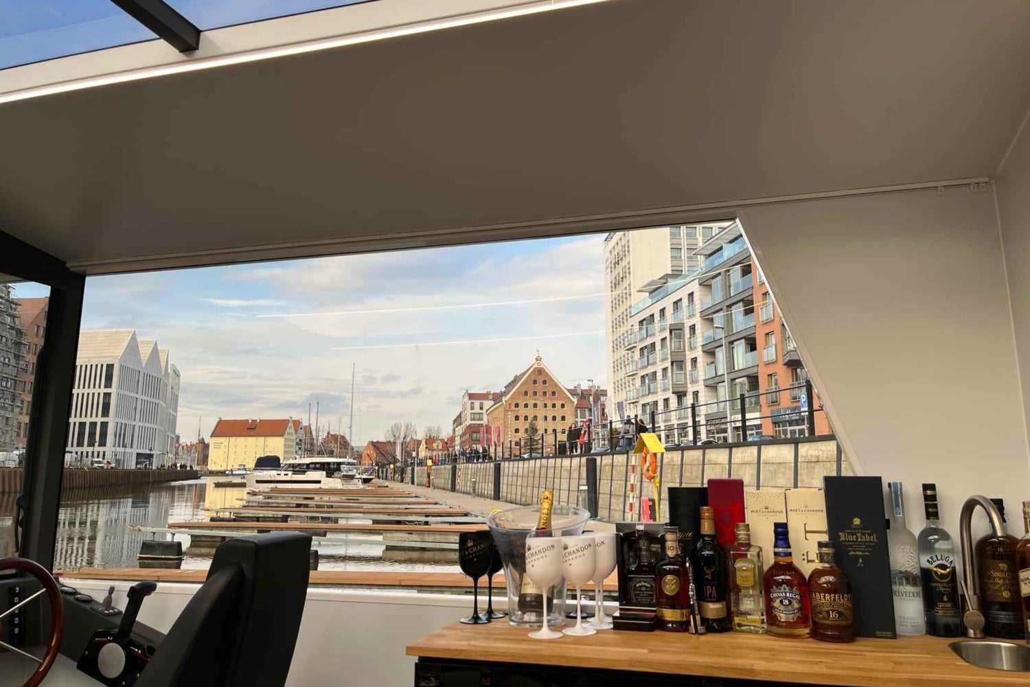 WE HAVE A HEETING AND YOU CAN PLAY YOUR OWN MUSIC ! BE A DJ