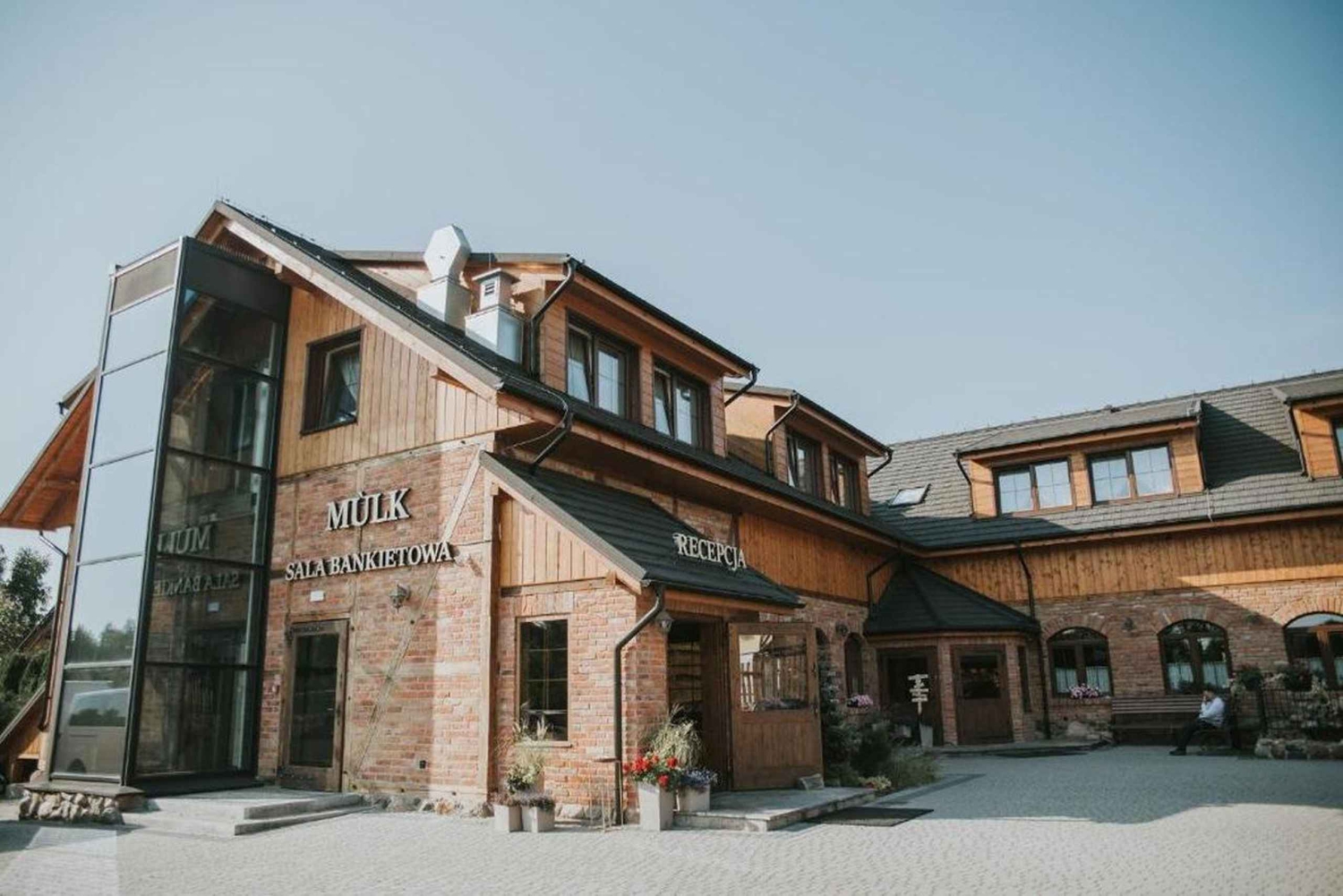 Gdańsk: Kashubian Dinner with Limousine Transfer