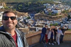 Witte dorpen en stranden aan de kust privétour vanuit Sevilla