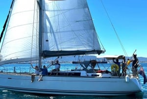 Location privée d'un voilier de luxe avec équipage ; demi-journée