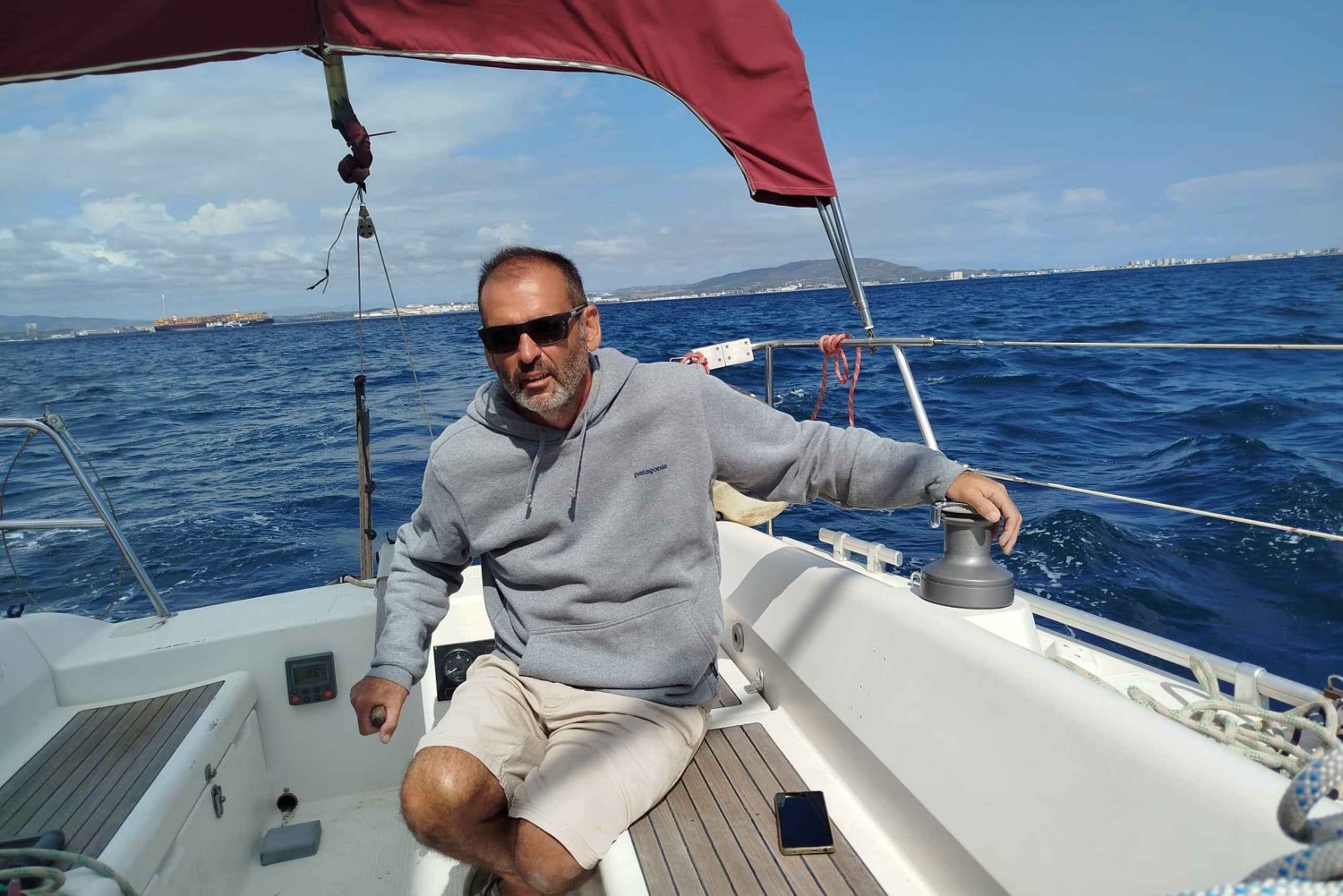 Segeltörn durch die Bucht von Gibraltar, Schiffe, Delfinbeobachtung, Tapas, Getränke