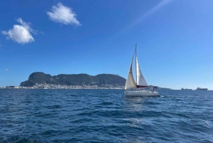 Segeltörn durch die Bucht von Gibraltar, Schiffe, Delfinbeobachtung, Tapas, Getränke