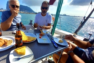 Segeltörn durch die Bucht von Gibraltar, Schiffe, Delfinbeobachtung, Tapas, Getränke