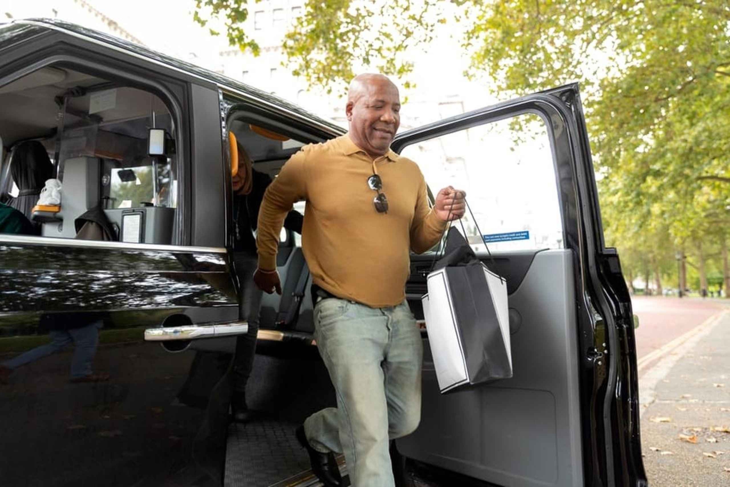 エディンバラ：XLプライベート空港送迎 XLで市中心部へ