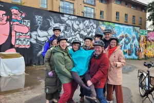 Glasgow: City Highlights Guided Bike Tour with Snacks