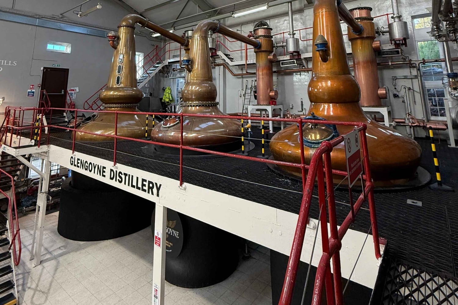 Glasgow: Scottish Rogue Distillery Experience with Tasting