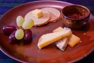 Glasgow: Whisky Flight and Scottish Cheeseboard