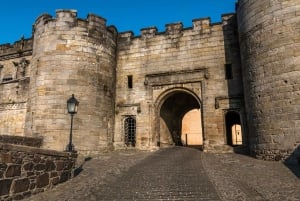 Glasgow: Stirling Castle, Loch Lomond Walk, and Whisky Tour