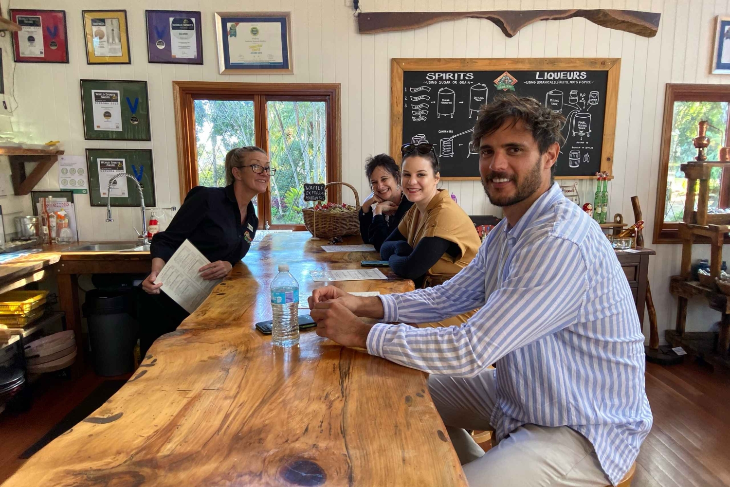 BNE - マウントタンボリン ランチと試飲付きオールインクルーシブツアー